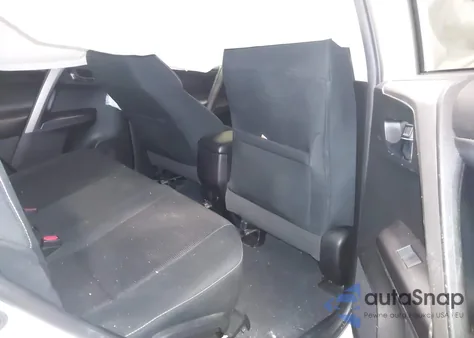 2018 Toyota Rav4 Xle z USA, uszkodzony, nr VIN 2T3RFREV3JW819838